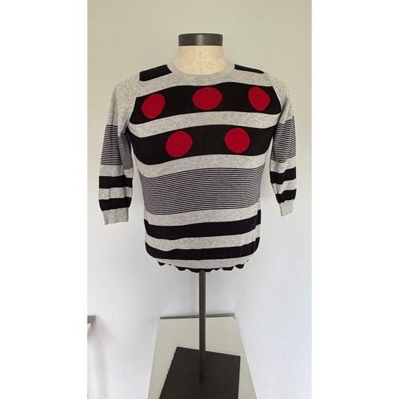 Joseph A Sweaters - Joseph A. Qu'est-ce Que C'est Silk? Button-Back Sweater Gray Red Black M